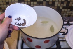 Как варить замороженные королевские креветки - шаг 5