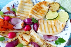 Жареные кальмары на сковороде с луком - шаг 9