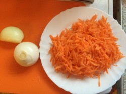 Кальмары, тушеные с морковкой и луком - шаг 1 Кальмары, тушеные с морковкой и луком - шаг 1