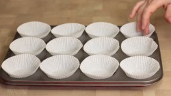 Капкейки с черной смородиной и лавандой - шаг 1 Капкейки с черной смородиной и лавандой - шаг 1