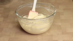 Капкейки с черной смородиной и лавандой - шаг 3 Капкейки с черной смородиной и лавандой - шаг 3