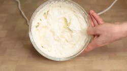 Капкейки с черной смородиной и лавандой - шаг 8 Капкейки с черной смородиной и лавандой - шаг 8