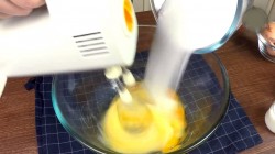 Творожные капкейки с кремом из маскарпоне - шаг 3 Творожные капкейки с кремом из маскарпоне - шаг 3