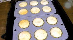 Творожные капкейки с кремом из маскарпоне - шаг 5 Творожные капкейки с кремом из маскарпоне - шаг 5