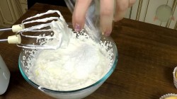 Творожные капкейки с кремом из маскарпоне - шаг 6 Творожные капкейки с кремом из маскарпоне - шаг 6