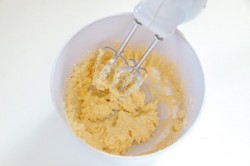 Капкейки шоколадные с вареной сгущенкой - шаг 2 Капкейки шоколадные с вареной сгущенкой - шаг 2