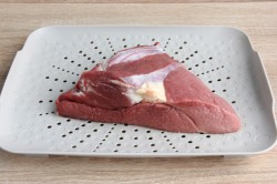 Карпаччо из говядины в домашних условиях - шаг 1