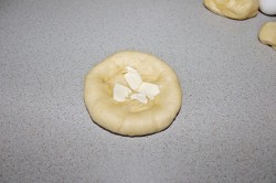 Картофельные шаньги на сливочном масле дрожжах со сметаной - шаг 11 Картофельные шаньги на сливочном масле дрожжах со сметаной - шаг 11