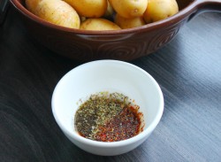 Картошка на мангале на шампурах - шаг 2 Картошка на мангале на шампурах - шаг 2