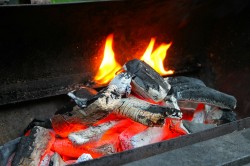 Картошка на мангале на шампурах - шаг 5 Картошка на мангале на шампурах - шаг 5