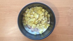 Картошка с куриными окорочками в сливках в мультиварке - шаг 2