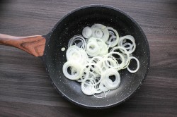 Картошка в духовке с сыром и майонезом - шаг 4 Картошка в духовке с сыром и майонезом - шаг 4