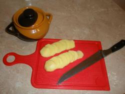 Картошка в горшочках в сметане - шаг 2 Картошка в горшочках в сметане - шаг 2