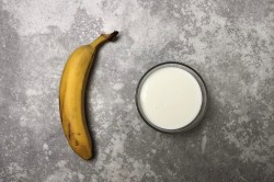 Кефир с бананом коктейль - шаг 1