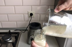 Кефир с бананом коктейль - шаг 5