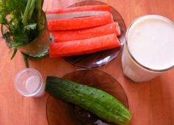 Холодный суп на кефире из огурцов и крабовых палочек - шаг 1 Холодный суп на кефире из огурцов и крабовых палочек - шаг 1