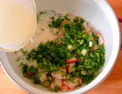 Холодный суп на кефире из огурцов и крабовых палочек - шаг 6 Холодный суп на кефире из огурцов и крабовых палочек - шаг 6