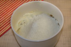 Кекс без кефира и молока с изюмом - шаг 10 Кекс без кефира и молока с изюмом - шаг 10