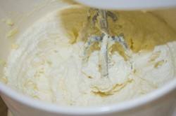 Кекс без кефира и молока с изюмом - шаг 4 Кекс без кефира и молока с изюмом - шаг 4