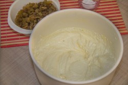 Кекс без кефира и молока с изюмом - шаг 7 Кекс без кефира и молока с изюмом - шаг 7