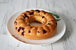 Кекс на яичных белках со смородиной - шаг 11 Кекс на яичных белках со смородиной - шаг 11