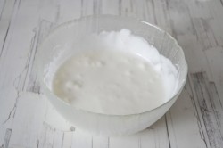 Кекс на яичных белках со смородиной - шаг 2 Кекс на яичных белках со смородиной - шаг 2