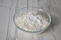 Кекс на яичных белках со смородиной - шаг 3 Кекс на яичных белках со смородиной - шаг 3