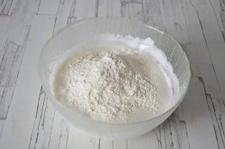 Кекс на яичных белках со смородиной - шаг 4 Кекс на яичных белках со смородиной - шаг 4