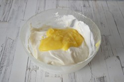 Кекс на яичных белках со смородиной - шаг 5 Кекс на яичных белках со смородиной - шаг 5