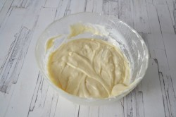 Кекс на яичных белках со смородиной - шаг 6 Кекс на яичных белках со смородиной - шаг 6