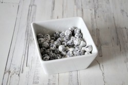 Кекс на яичных белках со смородиной - шаг 8 Кекс на яичных белках со смородиной - шаг 8