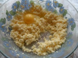 Кекс с вишней на кефире - шаг 2 Кекс с вишней на кефире - шаг 2