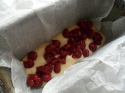 Кекс с вишней на кефире - шаг 5 Кекс с вишней на кефире - шаг 5