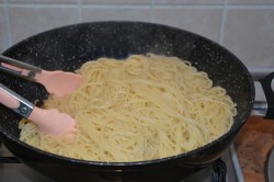 Спагетти Карбонара классические - шаг 10