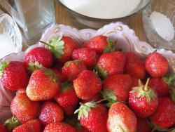 Клубничный конфитюр - шаг 1 Клубничный конфитюр - шаг 1