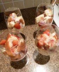 Десерт клубничный с бисквитом - шаг 7