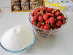 Клубничное варенье в мультиварке - шаг 1