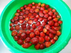 Клубничное варенье в мультиварке - шаг 2