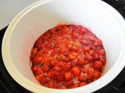 Клубничное варенье в мультиварке - шаг 5