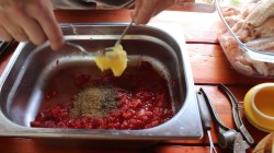 Клубничные куриные крылышки с клубничным соусом - шаг 3 Клубничные куриные крылышки с клубничным соусом - шаг 3