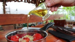 Клубничные куриные крылышки с клубничным соусом - шаг 8 Клубничные куриные крылышки с клубничным соусом - шаг 8