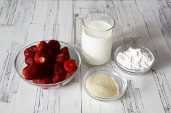 Клубничный мусс на манной крупе без желатина - шаг 1