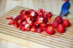 Мороженое домашний клубничный щербет из йогурта - шаг 2