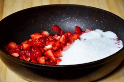 Мороженое домашний клубничный щербет из йогурта - шаг 3