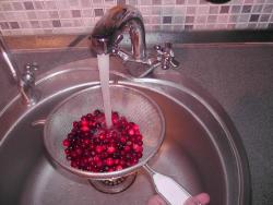 Клюквенный компот на сахарном сиропе - шаг 2