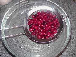 Клюквенный компот на сахарном сиропе - шаг 4