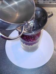 Клюквенный компот на сахарном сиропе - шаг 6