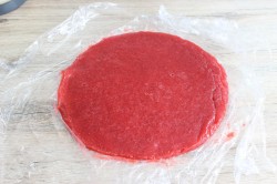 Торт с клубникой с желатином и кокосовой стружкой - шаг 10 Торт с клубникой с желатином и кокосовой стружкой - шаг 10