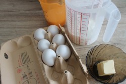 Торт с клубникой с желатином и кокосовой стружкой - шаг 1 Торт с клубникой с желатином и кокосовой стружкой - шаг 1