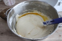 Торт с клубникой с желатином и кокосовой стружкой - шаг 3 Торт с клубникой с желатином и кокосовой стружкой - шаг 3